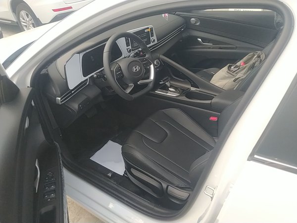 Hyundai Elantra 2023, 100 км, за 13439 USD - фото 19