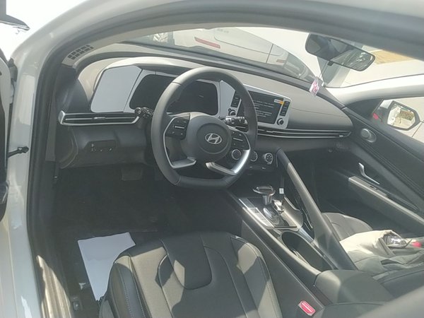 Hyundai Elantra 2023, 100 км, за 13439 USD - фото 13