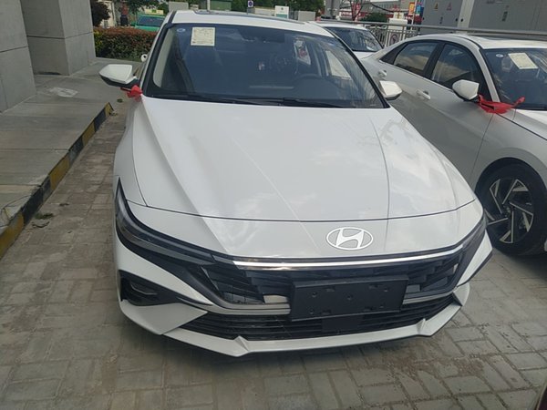 Hyundai Elantra 2023, 100 км, за 13439 USD