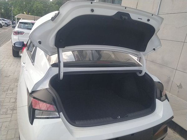 Hyundai Elantra 2023, 100 км, за 13439 USD - фото 22