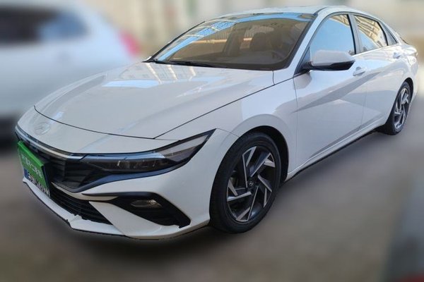 Hyundai Elantra · 2023 год