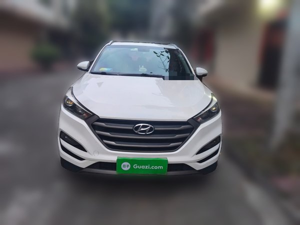 Hyundai Tucson 2015, 125800 км, за 6251 USD