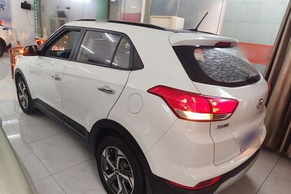 Hyundai ix25 2017, 71400 км, за 8724 USD
