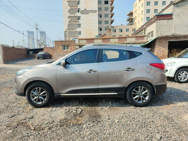 Hyundai ix35 2015 2.0L Automatic 2WD Comfort Edition China V Standard, 2015 года