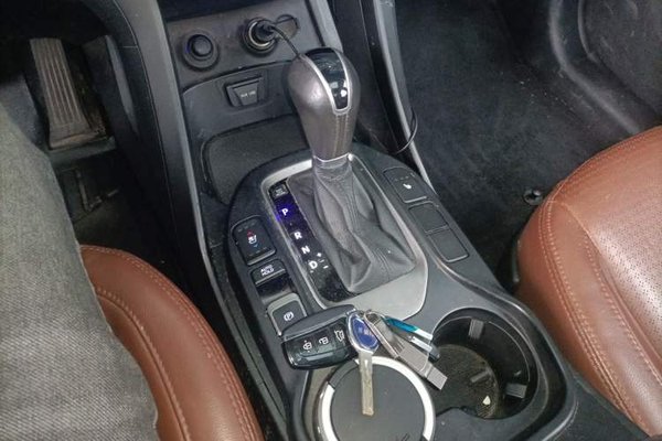 Hyundai Santa Fe 2013, 123700 км, за 6391 USD - фото 11