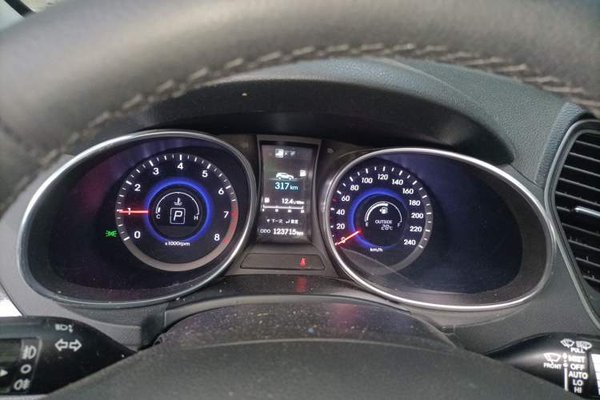 Hyundai Santa Fe 2013, 123700 км, за 6391 USD - фото 8