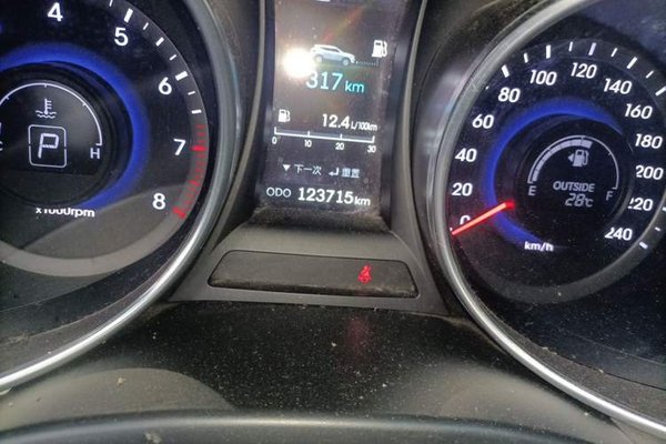 Hyundai Santa Fe 2013, 123700 км, за 6391 USD - фото 9
