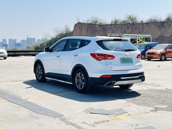 Hyundai Santa Fe 2013, 155600 км, за 5847 USD