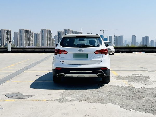 Hyundai Santa Fe 2013, 155600 км, за 5847 USD