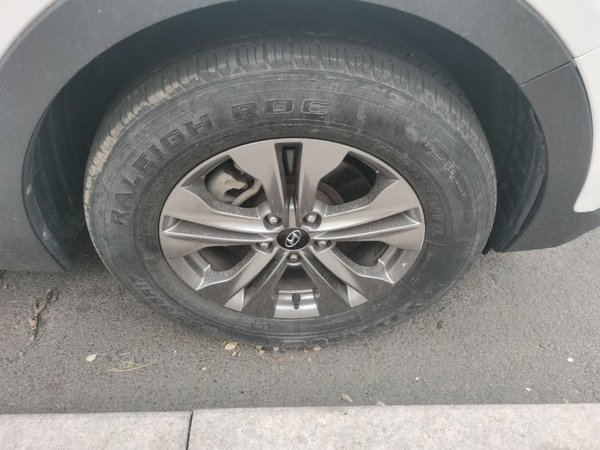 Hyundai Santa Fe 2013, 63800 км, за 7934 USD