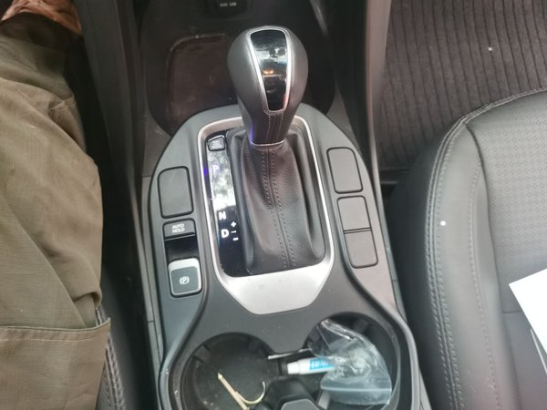 Hyundai Santa Fe 2013, 63800 км, за 7934 USD - фото 15