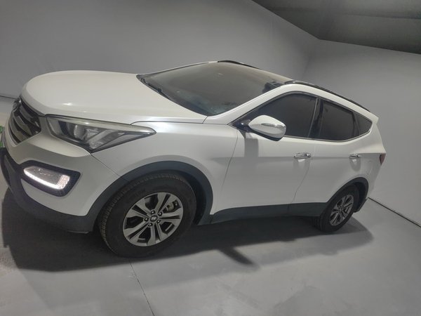 Hyundai Santa Fe 2015, 93400 км, за 6615 USD