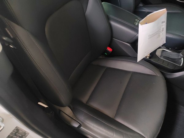 Hyundai Santa Fe 2015, 93400 км, за 6615 USD - фото 10