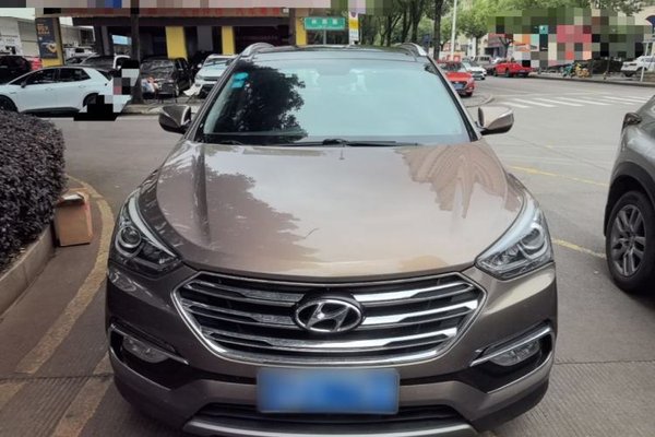 Hyundai Santa Fe 2017, 174300 км, за 9776 USD