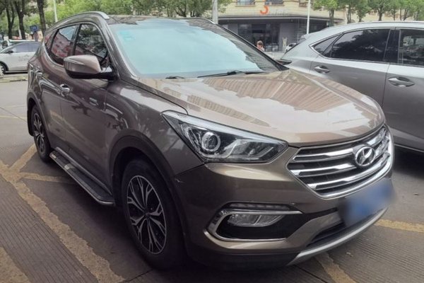 Hyundai Santa Fe 2017, 174300 км, за 9776 USD