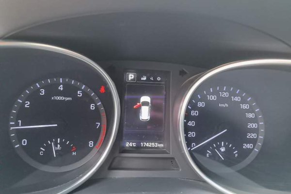 Hyundai Santa Fe 2017, 174300 км, за 9776 USD - фото 15