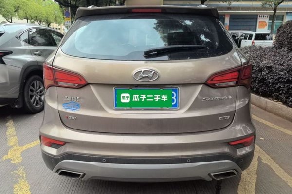Hyundai Santa Fe 2017, 174300 км, за 9776 USD