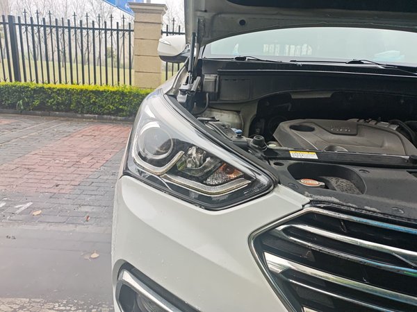 Hyundai Santa Fe 2017, 108600 км, за 7106 USD