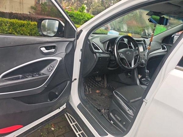 Hyundai Santa Fe 2017, 108600 км, за 7106 USD - фото 11