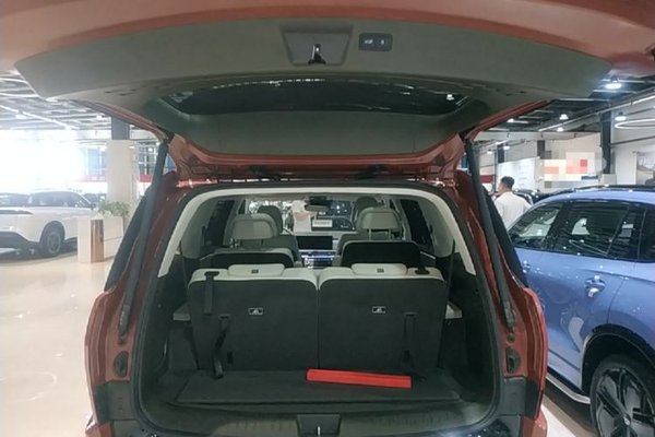 Hyundai Santa Fe 2024, 2100 км, за 32628 USD