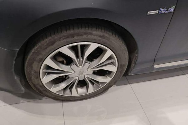 Hyundai Sonata 2015, 101600 км, за 6334 USD - фото 25