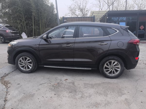 Hyundai Tucson 2015, 120000 км, за 7378 USD