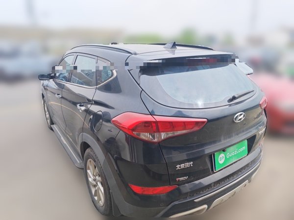 Hyundai Tucson 2015, 68100 км, за 8270 USD
