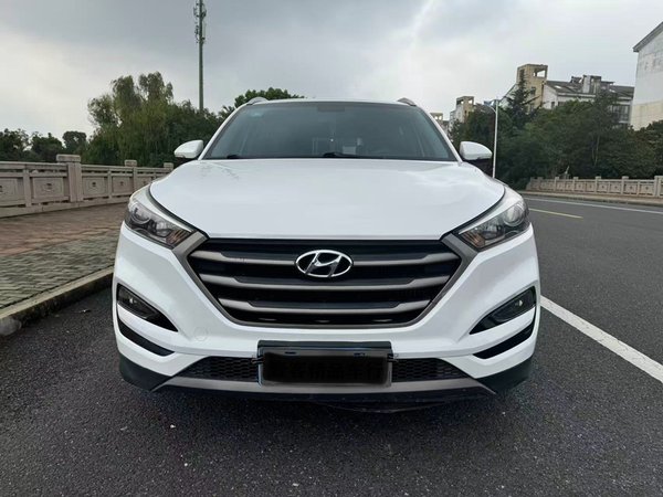 Hyundai Tucson 2015, 101600 км, за 7809 USD