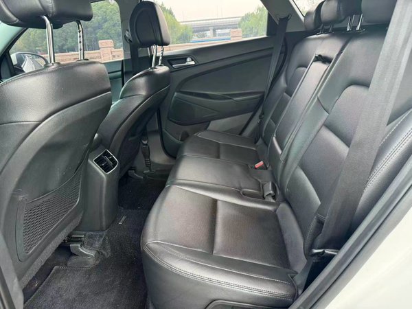 Hyundai Tucson 2015, 101600 км, за 7809 USD - фото 19