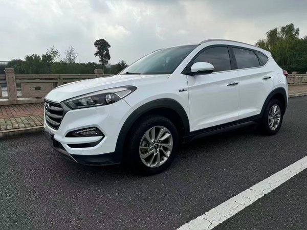 Hyundai Tucson 2015 1.6T Dual-Clutch Two-Wheel-Drive Smart Model