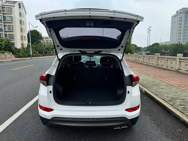 Hyundai Tucson 2015, 101600 км, за 7809 USD - фото 17