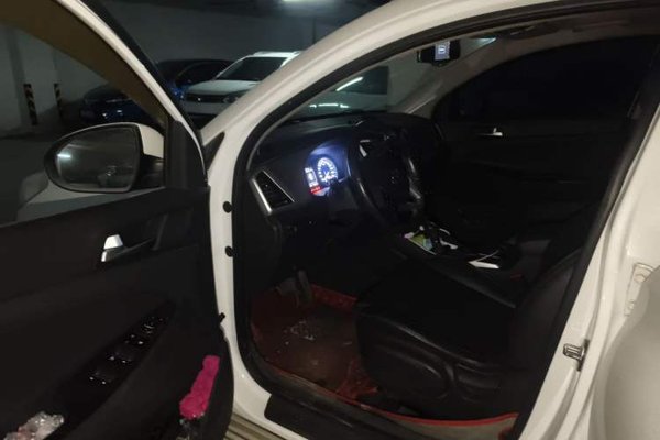 Hyundai Tucson 2015, 104100 км, за 8139 USD - фото 11