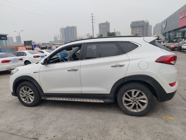 Hyundai Tucson 2015, 116500 км, за 7340 USD