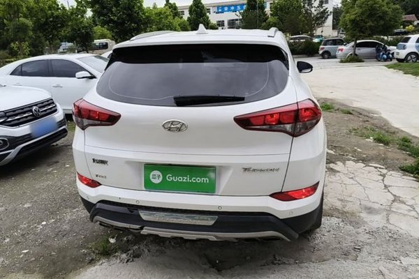 Hyundai Tucson 2015, 134100 км, за 7040 USD
