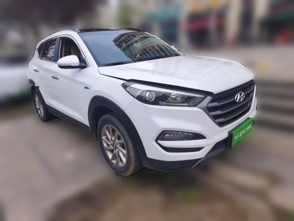 Hyundai Tucson 2015, 139100 км, за 7354 USD