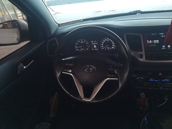 Hyundai Tucson 2015 1.6T Dual-Clutch Two-Wheel-Drive Smart Model, 2015 года