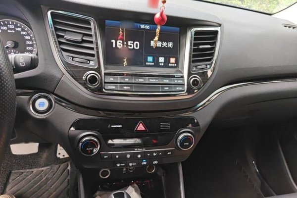 Hyundai Tucson 2015, 43200 км, за 9255 USD - фото 12