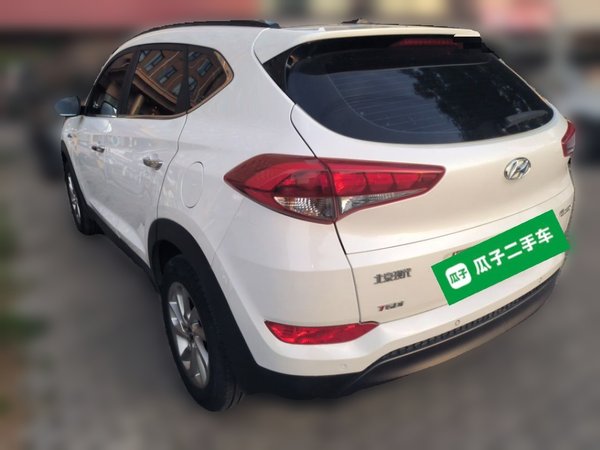 Hyundai Tucson 2015, 61300 км, за 6978 USD
