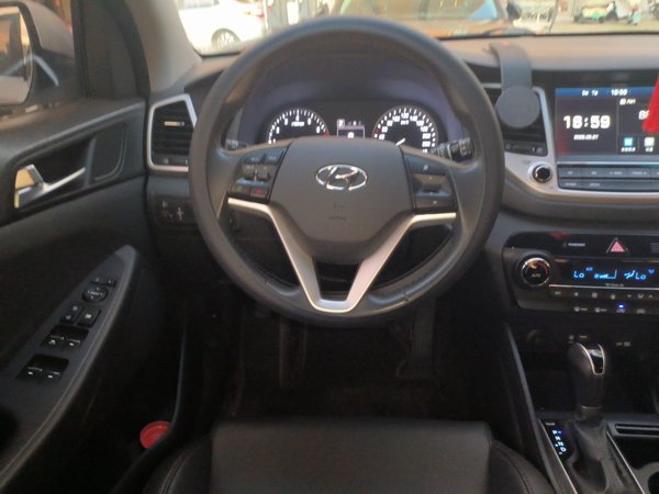 Hyundai Tucson 2015, 61300 км, за 6978 USD - фото 11