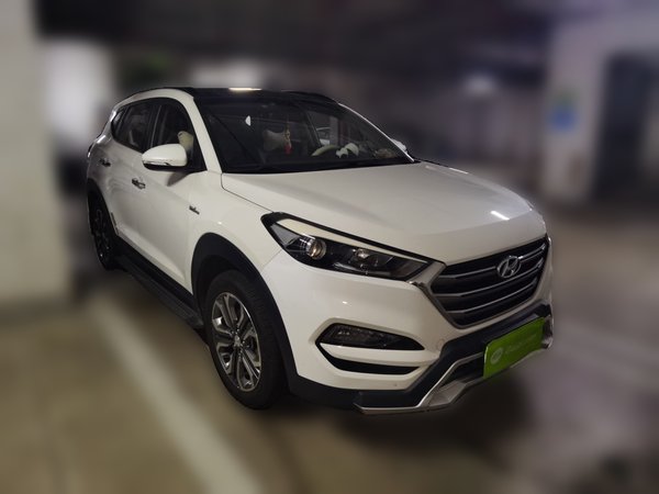 Hyundai Tucson 2015, 80500 км, за 7268 USD