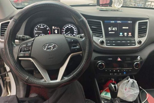 Hyundai Tucson 2015, 82400 км, за 6440 USD - фото 13