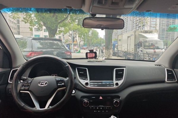 Hyundai Tucson 2015, 82400 км, за 6440 USD - фото 9