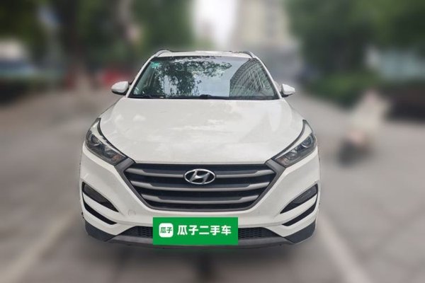 Hyundai Tucson 2015, 82400 км, за 6440 USD