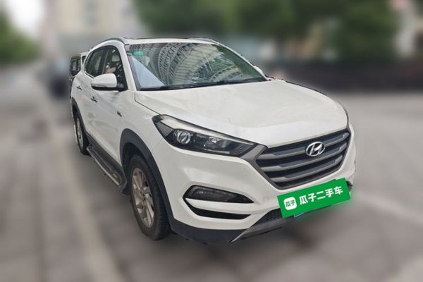 Hyundai Tucson 2015, 82400 км, за 6440 USD