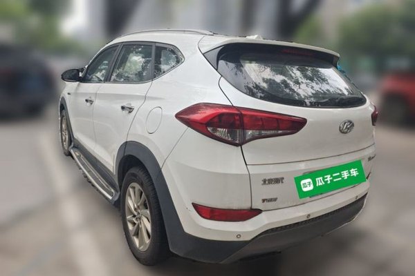 Hyundai Tucson 2015, 82400 км, за 6440 USD