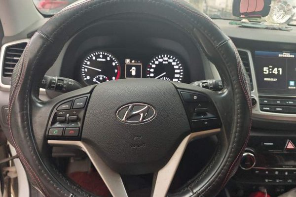 Hyundai Tucson 2015, 82400 км, за 6440 USD - фото 10