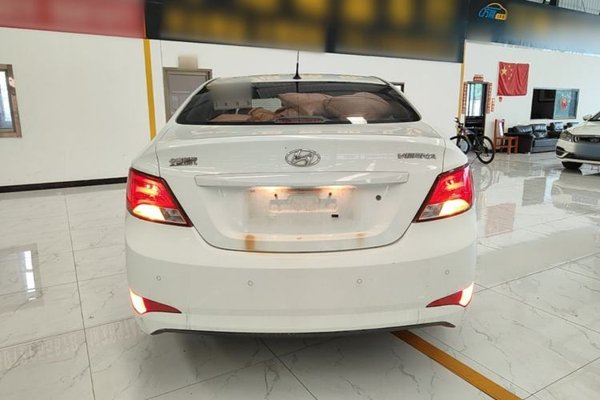 Hyundai Verna (older generation) 2014, 80000 км, за 4899 USD