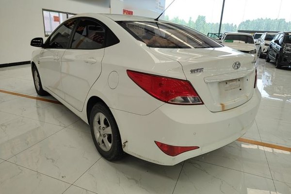 Hyundai Verna (older generation) 2014, 80000 км, за 4899 USD