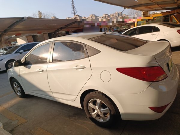 Hyundai Verna 2014, 108800 км, за 4612 USD