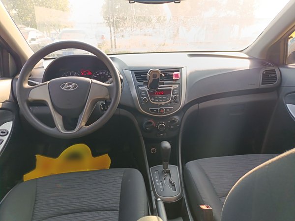 Hyundai Verna Ray 2016, 71000 км, за 5638 USD - фото 9